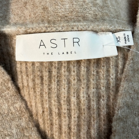 NWOT - ASTR The Label - Cold Shoulder Cardigan Sweater - XS - Picture 7 of 9